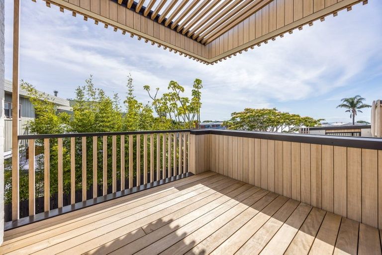 Photo of property in 771b East Coast Road, Northcross, Auckland, 0630