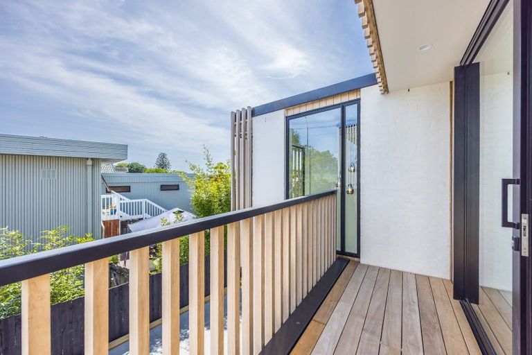 Photo of property in 771b East Coast Road, Northcross, Auckland, 0630