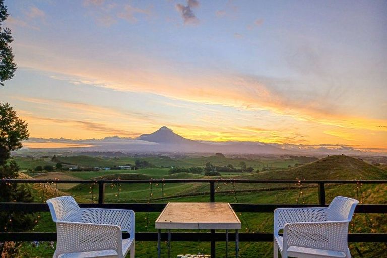 Photo of property in 821 Tariki Road, Ratapiko, Inglewood, 4390