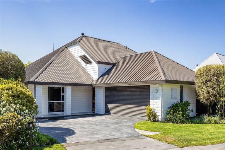 Photo of property in 9 Pentonville Close, Westmorland, Christchurch, 8025