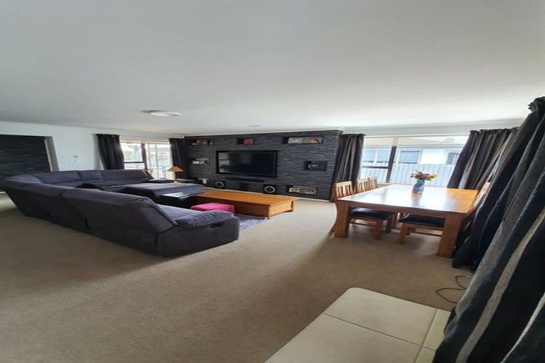 Photo of property in 28 Eglinton Street, Avondale, Christchurch, 8061