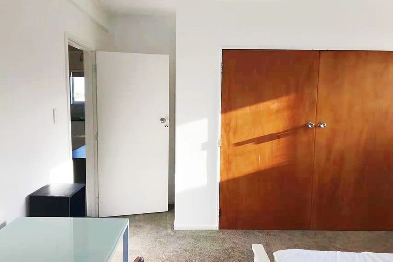 Photo of property in 76 Waimumu Road, Massey, Auckland, 0614