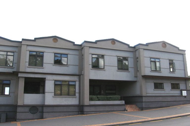 Photo of property in 2/105a Victoria Road, Devonport, Auckland, 0624