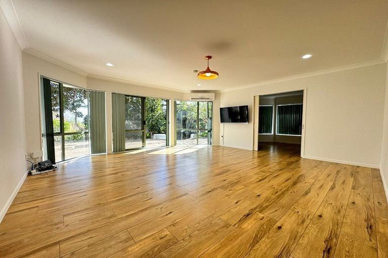 Photo of property in 180 Settlement Road, Papakura, 2110