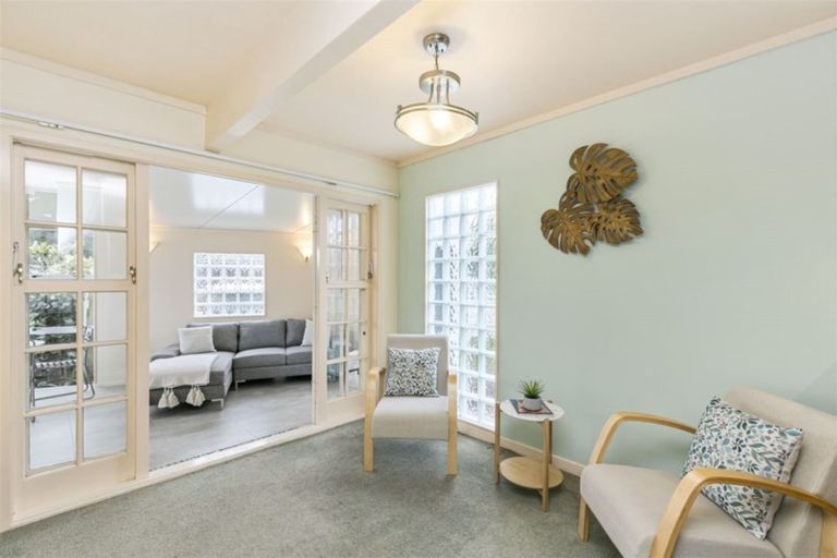 Photo of property in 1 Lanark Way, Northland, Wellington, 6012