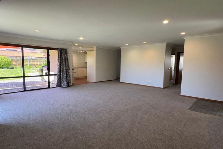 Photo of property in 8 Arataki Road, Havelock North, 4130