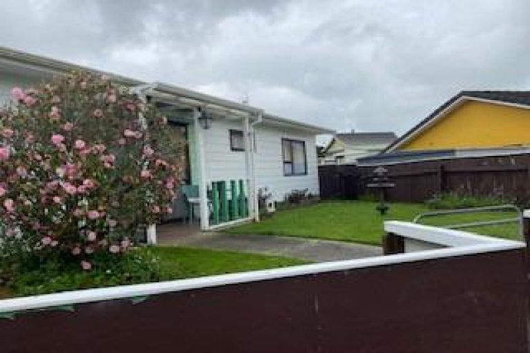 Photo of property in 1/2 Russell Street, Whanganui, 4500