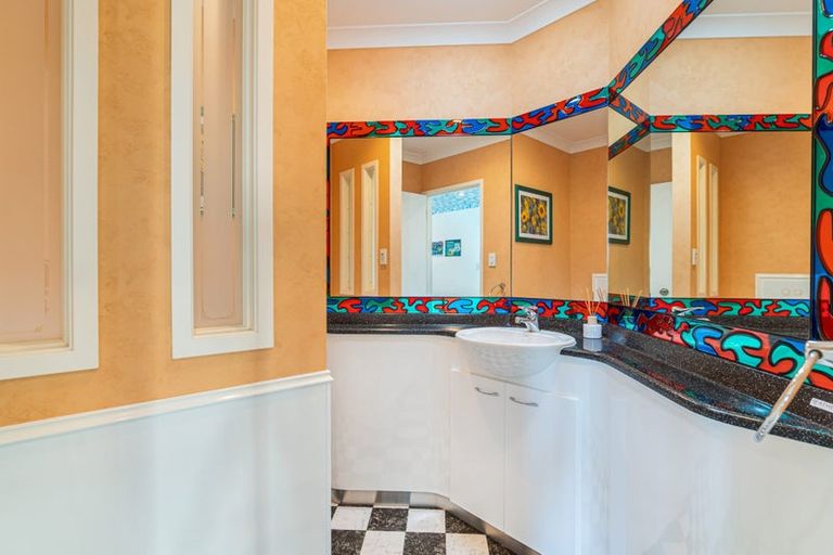 Photo of property in 88 Boord Crescent, Kumeu, 0891