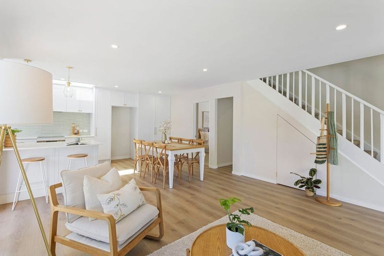 Photo of property in 1/31 Oteha Valley Road, Northcross, Auckland, 0632