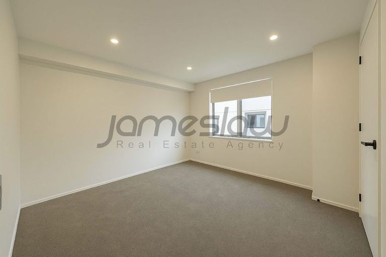 Photo of property in 4/7 Chevis Place, Pakuranga, Auckland, 2010