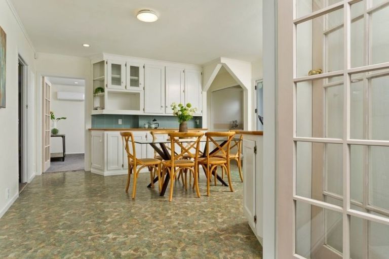 Photo of property in 238 Henderson Valley Road, Henderson, Auckland, 0612