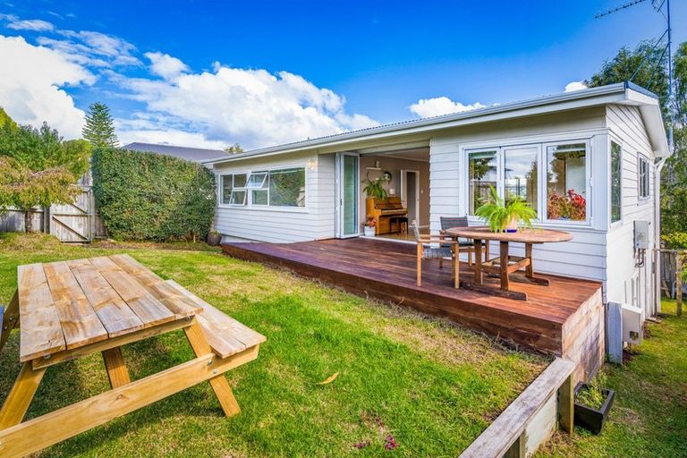 Photo of property in 20 Deep Creek Road, Torbay, Auckland, 0630