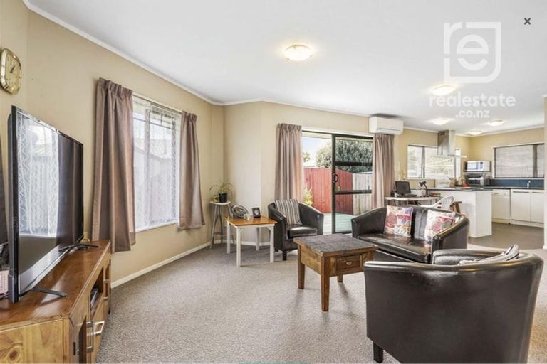 Photo of property in 17 Mews Place, Forest Lake, Hamilton, 3200