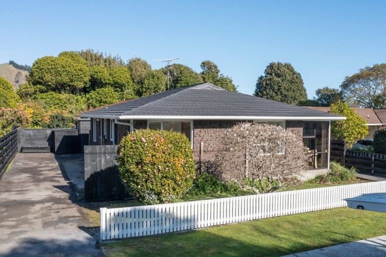 Photo of property in 48a Ngaio Road, Waikanae, 5036