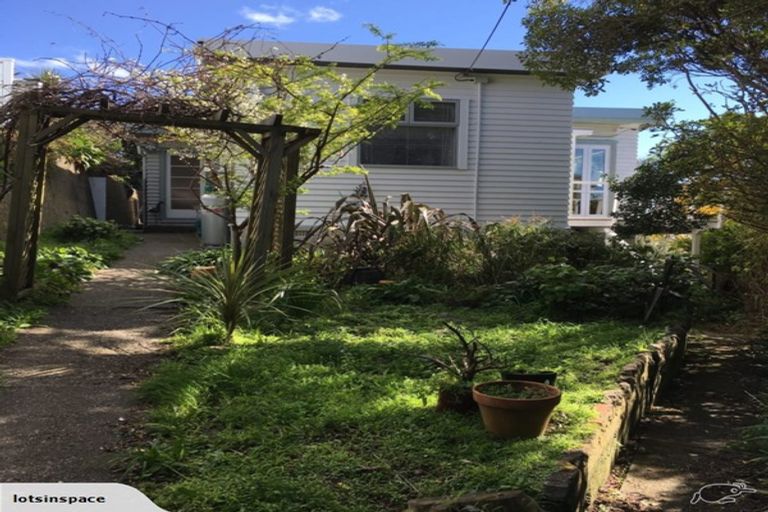 Photo of property in 64 Beacon Hill Road, Strathmore Park, Wellington, 6022