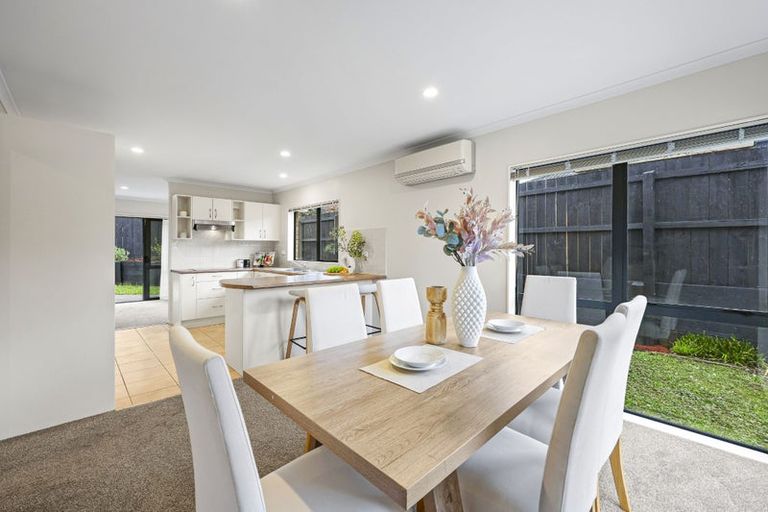 Photo of property in 25 Dairyland Drive, East Tamaki Heights, Auckland, 2016