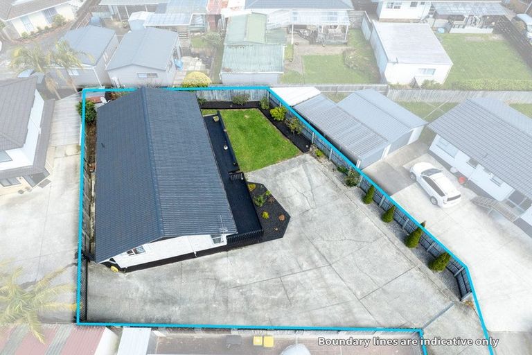 Photo of property in 14b Pipitea Place, Massey, Auckland, 0614