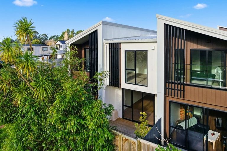 Photo of property in 2/36 Woodside Road, Massey, Auckland, 0614