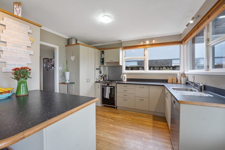 Photo of property in 14 Barrett Street, Westown, New Plymouth, 4310