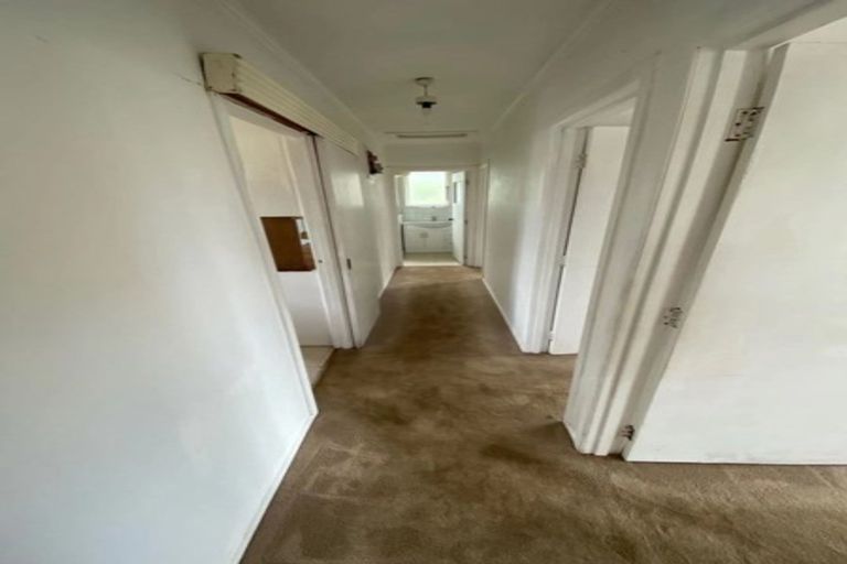 Photo of property in 71 Smythe Road, Henderson, Auckland, 0612