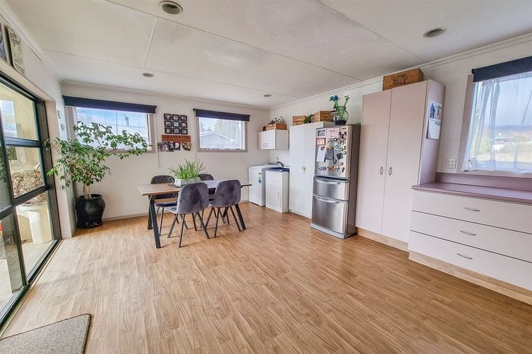 Photo of property in 20 Bard Street, Clinton, 9534