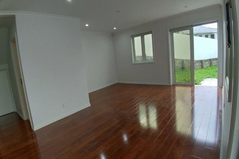 Photo of property in 36 Trias Road, Totara Vale, Auckland, 0629