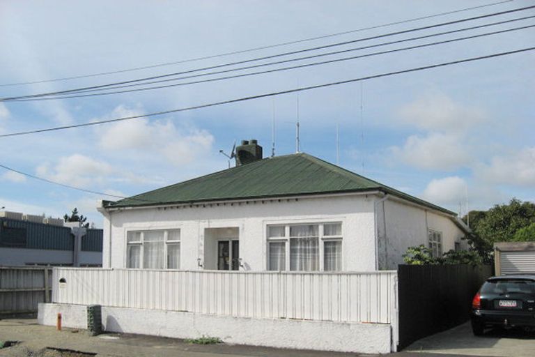 Photo of property in 102 Grafton Street, Waltham, Christchurch, 8011