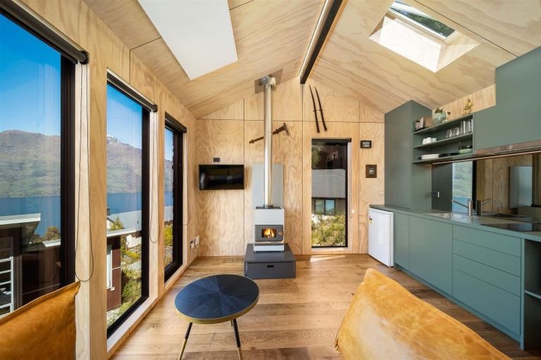 Photo of property in 45 Dart Place, Fernhill, Queenstown, 9300