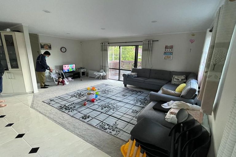Photo of property in 25 Lochend Place, Highland Park, Auckland, 2010