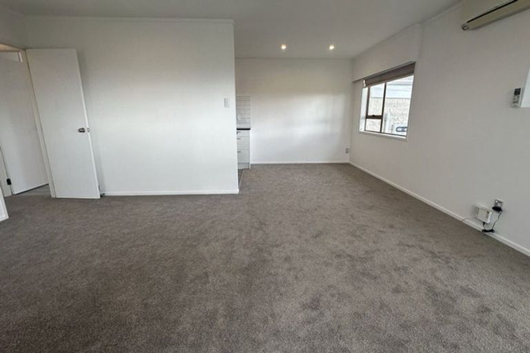 Photo of property in 1/166 Fisher Parade, Farm Cove, Auckland, 2012