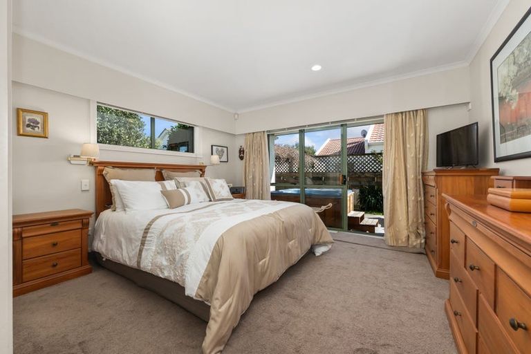 Photo of property in 16 Cranbrook Grove, Waikanae, 5036