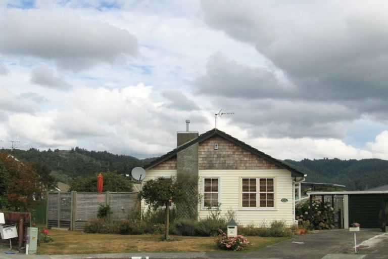 Photo of property in 18 Parera Grove, Heretaunga, Upper Hutt, 5018