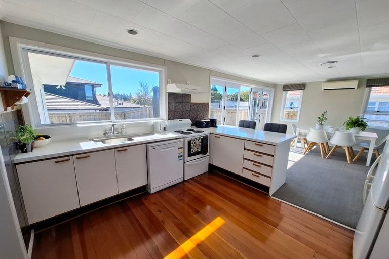 Photo of property in 21 Tarahua Road, Vogeltown, New Plymouth, 4310