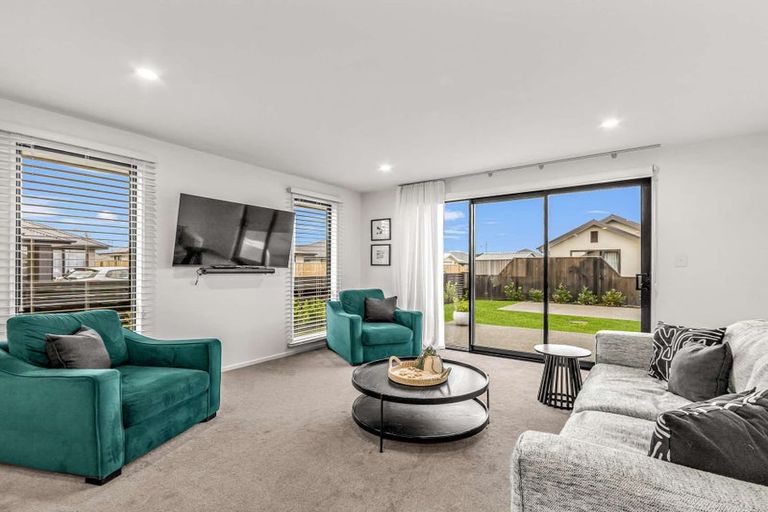 Photo of property in 10 Te Pakiaka Road, Pegasus, 7612