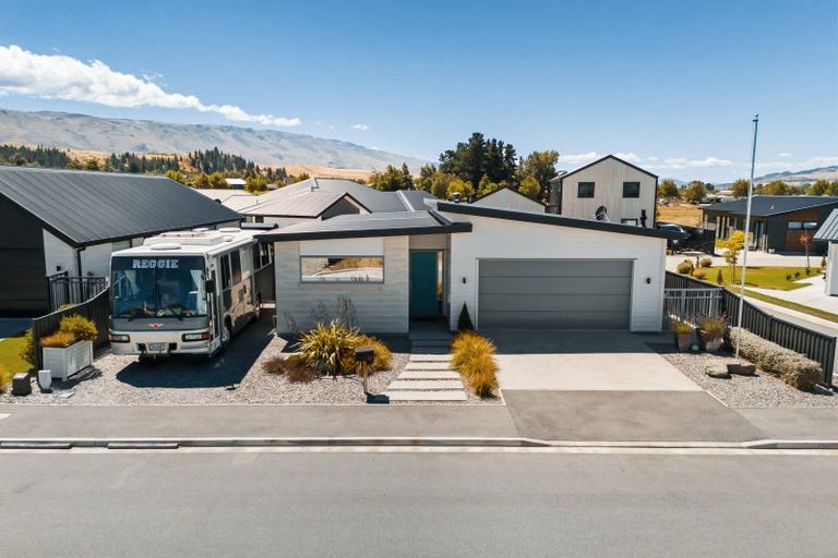 Photo of property in 17 Quigley Crescent, Cromwell, 9310