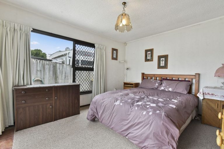 Photo of property in 2/28 Gills Avenue, Papakura, 2110