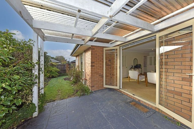 Photo of property in 8 Scarlet Lane, Redwood, Christchurch, 8051