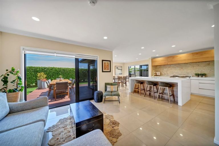 Photo of property in 9 Sampson Avenue, Waiwhakaiho, New Plymouth, 4312