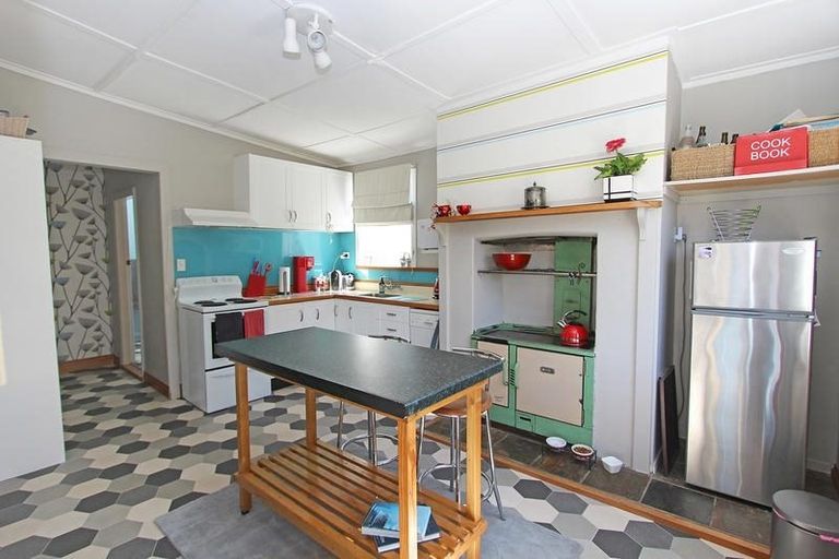 Photo of property in 10 Monowai Road, Ravensbourne, Dunedin, 9022