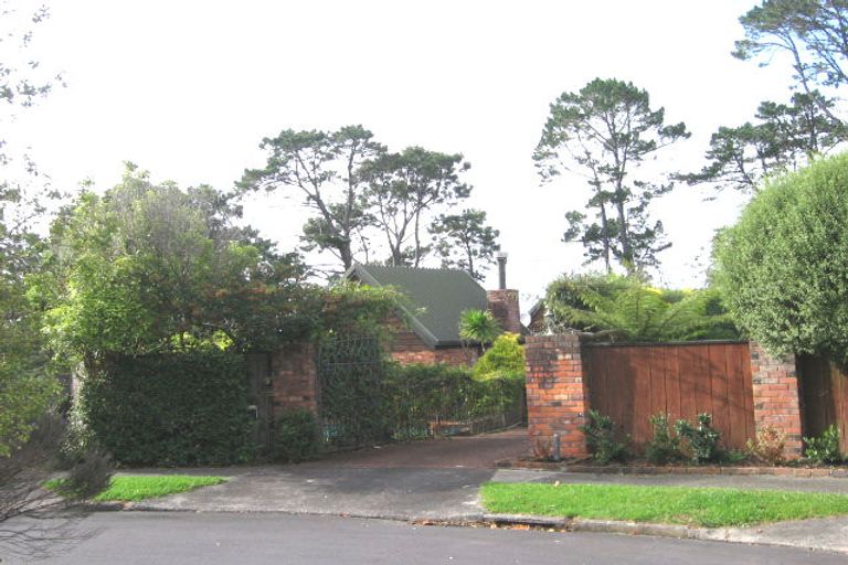 Photo of property in 26 Blundell Place, Chatswood, Auckland, 0626