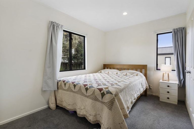 Photo of property in 11f Sturges Road, Henderson, Auckland, 0612