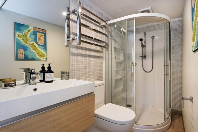 Photo of property in 29 Glenesk Road, Piha, New Lynn, 0772