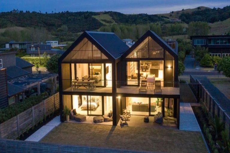 Photo of property in 57 Taumata Road, Omaha, 0986