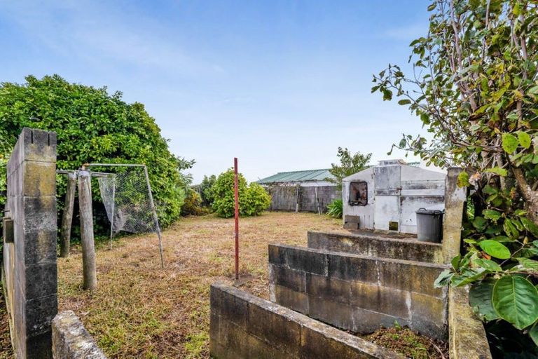 Photo of property in 79 Omata Road, Marfell, New Plymouth, 4310