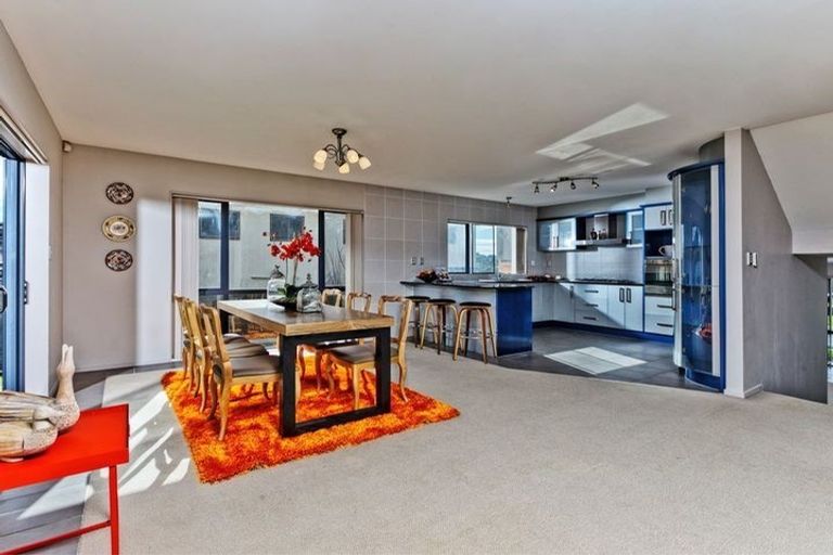 Photo of property in 77 Medallion Drive, Oteha, Auckland, 0632