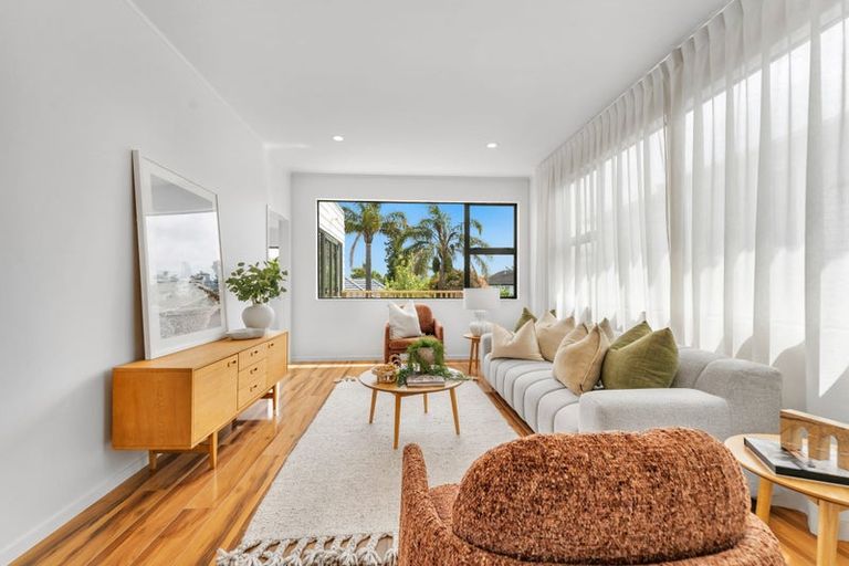 Photo of property in 1/410 Glenfield Road, Glenfield, Auckland, 0629