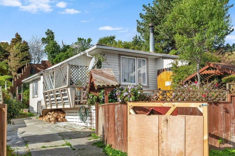 Photo of property in 108 Arahura Crescent, Waitangirua, Porirua, 5024