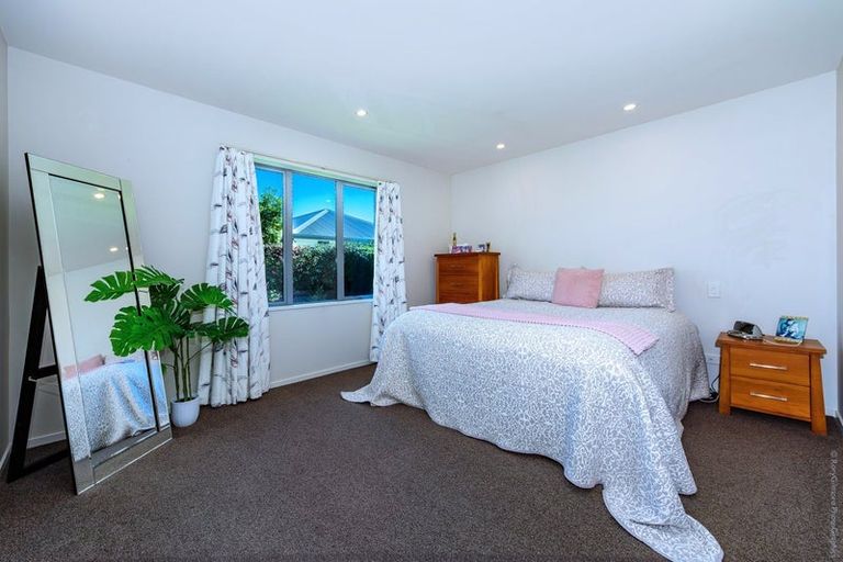 Photo of property in 10 Meyer Crescent, Halswell, Christchurch, 8025