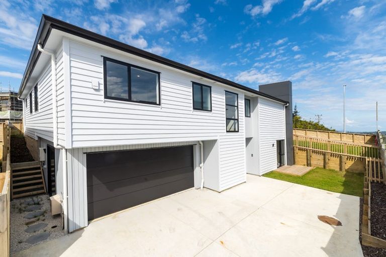 Photo of property in 1 Sunnyheights Road, Orewa, 0931