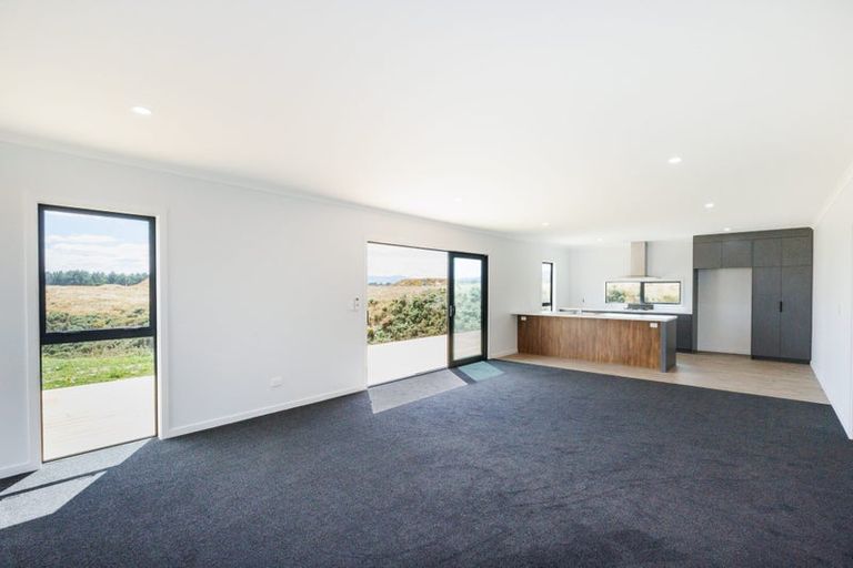 Photo of property in 54 Sardinia Grove, Fitzherbert, Palmerston North, 4410